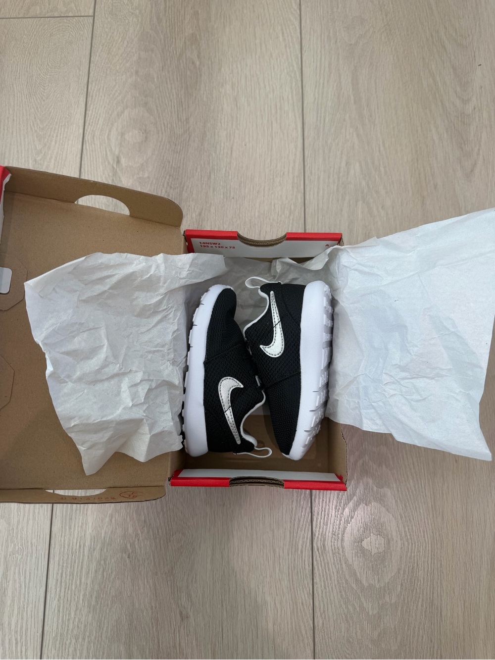 ⁠NIB Nike Roshe One TDV Toddler Sneakers Black Metallic Silver 6C⁠